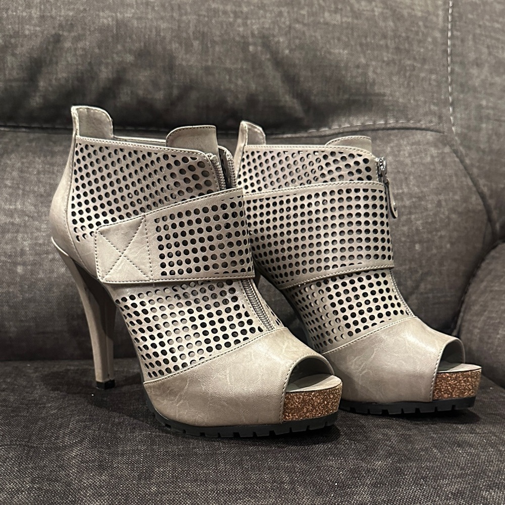 Simply Vera by Vera Wang Gray Peep-Toe Ankle Boots
